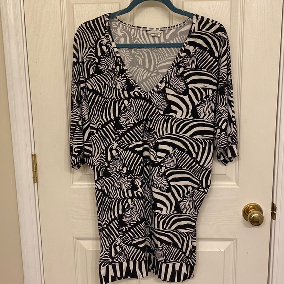 Trina Turk Tanzania Zebra Tunic - Picture 2 of 8